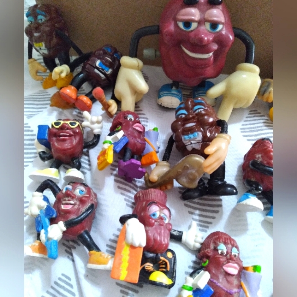 Large lot of Vintage California raisins figures